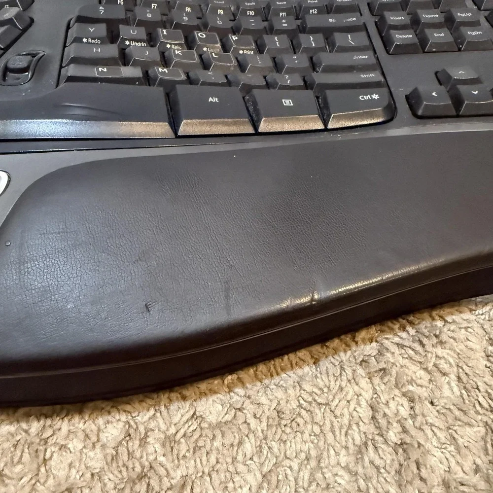 Microsoft Natural Ergonomic Keyboard 4000 v1.0 Wired USB KU-0462 w/ Wrist Rest